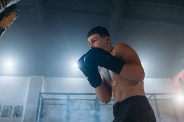 Quels exercices de renforcement des triceps sont recommandés pour les athlètes pratiquant le rugby?